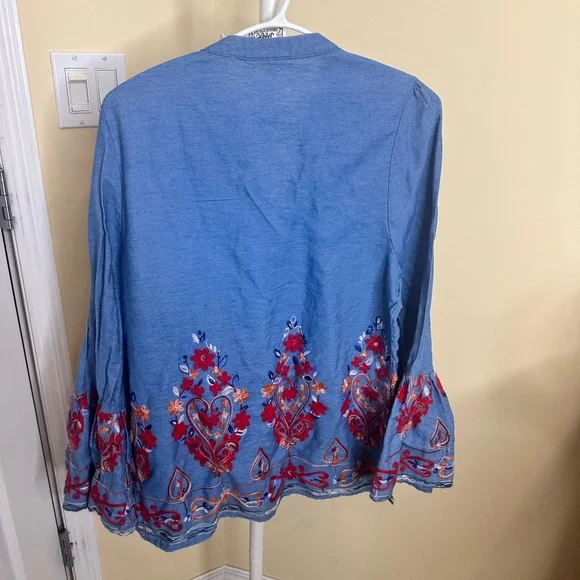 Jaase Embroidered Light Blue Bell-Sleeve Tunic size medium - Picture 4 of 11
